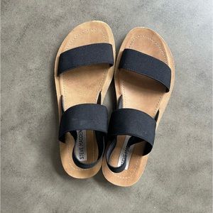 Steve Madden Tan and Black Stretchy Strapped Sandal Size 6.5